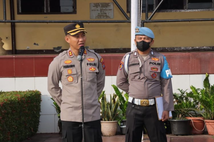 Apel Polres pematang Siantar pada saat apel, Rabu (04/01/2023) sekira pukul 08.00 Wib Kapolres Pematangsiantar menyampaikan pesannya