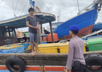 Satuan Polair Polres Bangka Barat Laksanakan kegiatan patroli rutin dalam rangka menjaga kamtibmas di wilayah pesisir dan perairan