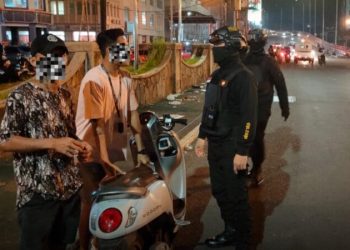 Personil Polresta Manado, lakukan patroli kegiatan rutin yang meningkatkan KRYD di jalan Piere Tendean Kota Manado