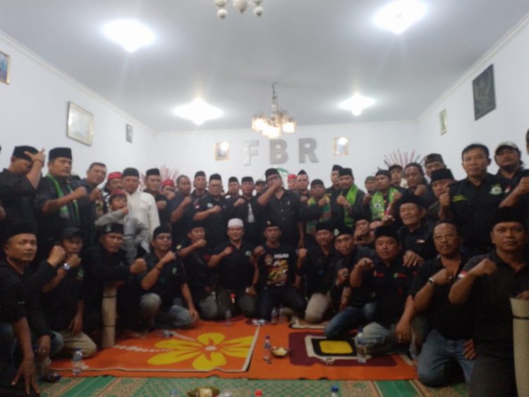 Sesi Foto Bersama Setelah Rapat Berlangsung