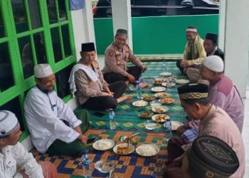 Kapolres Dairi AKBP Wahyudi Rahman, SH, S.I.K,MM menggalakkan program jumat curhat yang bernuansa silahturahmi dalam ibadah di Masjid AL - JIHAD Sihotang Dusun V Desa Parbuluan IV