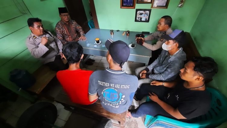 Polsek Sako Jum'at Curhat dengan Ketua Buruh pasar Sako Satelit Prumnas Sako Palembang dan warga