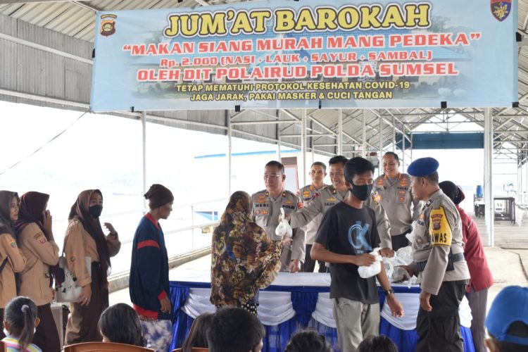 Direktorat Polisi Air dan Udara (Polairud) Polda Sumsel kembali menggelar Jum'at Curhat dan berbagi bersama masyarakat pesisir Sungai Musi
