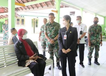 PJ Bupati Yunita Dyah Suminar melakukan kunjungan ke Rumah Sakit Bantuan (Rumkitbant) 04.08.01 Cilacap