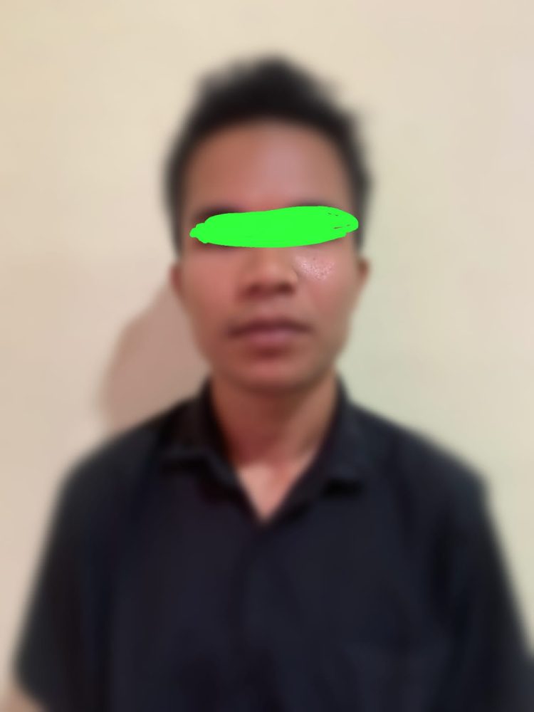 MW 24 tahun, seorang kurir J&T Exspress yang beralamat di Gampong Blang Teungoh Kecamatan Kuala karena telah menggelapkan dana Cash On Delivery (COD)