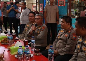Kegiatan yang dilaksanakan di Rumah kopi jalan roda Kecamatan Wenang Kota Manado dipimpim langsung oleh Kapolda Sulut Irjen Pol Drs.Setyo Budiyanto,SH, MH, PJU Polda Sulut, Wakapolresta dan PJU Polresta Manado