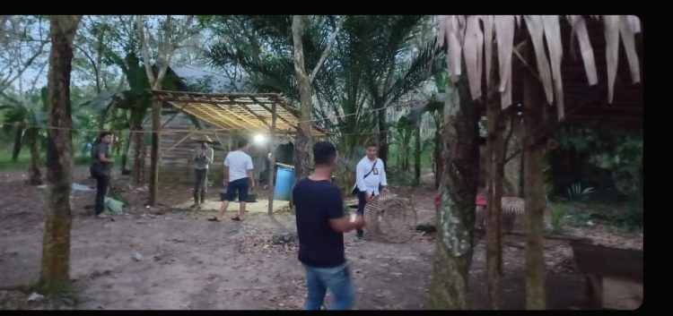 Polres Ogan Ilir (OI) grebek dan melakukan pemusnahan terhadap sarana dan prasarana perjudian sabung ayam dan dadu guncang