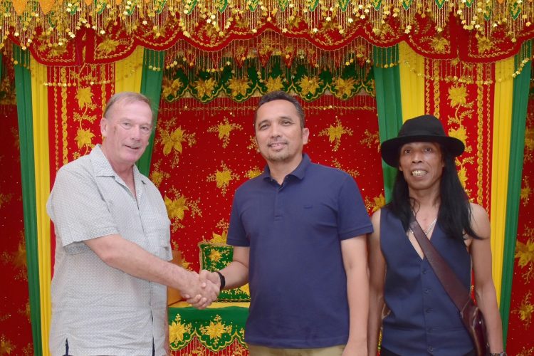 Wali Kota Sabang, Reza Fahlevi, yang dengan tangan terbuka menerima kunjungan investor asing asal Inggris, Robert Webb, di Kota Sabang