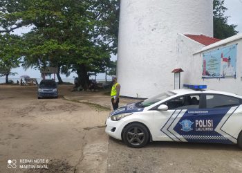 Personil Satlantas Polres Bangka Barat melaksanakan patroli pada siang hari dalam rangka terciptanya Kelancaran Lalulintas