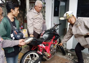Sat Lantas Polresta Manado mengadakan Razia dan penertiban kendaraan bermotor roda dua dan empat yang menggunakan knalpot racing/brong di Zero Point