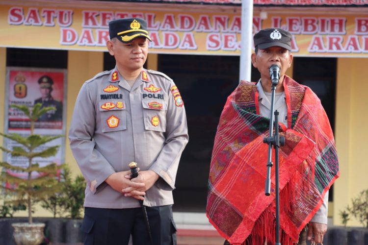 Kapolres Dairi AKBP Wahyudi Rahman, SH, S. I.K, MM memimpin apel pelepasan purna Bhakti personil polres Dairi Aiptu Arif Padilah
