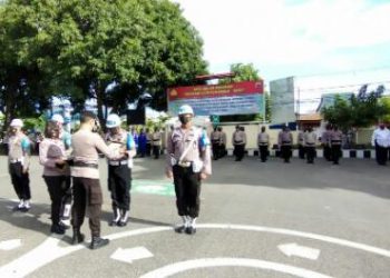 Wakapolres Sikka, Kompol. Ruliyanto J. P. Pahroen, S.Sos., S.I.K memimpin Upacara Pemberhentian Tidak Dengan Hormat (PTDH) 2 Personil