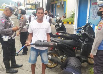 Giat Razia knalpot racing Langsung tindak berupa pencopotan knalpot racing oleh pengendara yang diamankan oleh petugas serta melakukan edukasi untuk mengganti dengan knalpot standar
