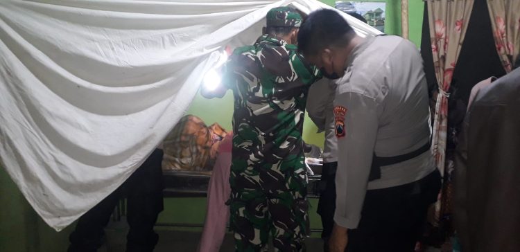 Seorang pria warga Desa Krangean, Kecamatan Kertanegara ditemukan meninggal dunia diduga akibat jatuh dari pohon kelapa