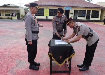 Kapolres Dairi AKBP Wahyudi Rahman, SH, S.I.K, MM Pimpin Upacara Serah Terima Jabatan Kapolsek Parbuluan Polres Dairi, bertempat Halaman Apel Polres Dairi