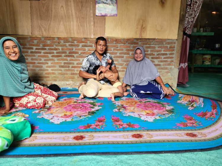 Ketua Pembina PWRI Aceh Utara mengunjungi beberapa tempat Balita Stunting salah satunya di Desa Uleu Blang, Kecamatan Pirak Timu, Kabupaten Aceh Utara, pada Senin 09/01/2023