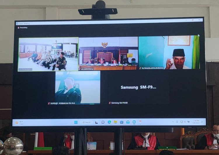 Sidang kasus dugaan korupsi Dana Desa Tanjung Menang yang menjerat terdakwa Dardalena selaku Kepala Desa (Kades) Tanjung Menang Kecamatan Rantau Bayur Kabupaten Banyuasin yang menyebabkan kerugian negara sebesar Rp 236 juta
