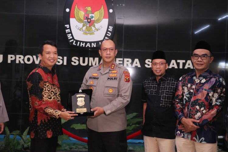 Kapolda Sumatera Selatan (Sumsel) Irjen Pol. A Rachmad Wibowo S.I.K, melakukan kunjungan silaturahmi ke Komisi Pemilihan Umum (KPU) Provinsi Sumsel Jakabaring, Palembang