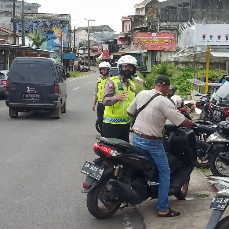 Personil Satuan Lalu Lintas Polres Bangka Barat laksanakan patroli siang hari kegiatan yang dilaksanakan pada Hari kamis (11/01/23)