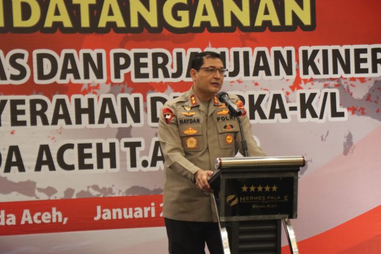 Kapolda Aceh Irjen Ahmad Haydar membuka acara penandatanganan pakta integritas dan perjanjian kerja para Kasatker