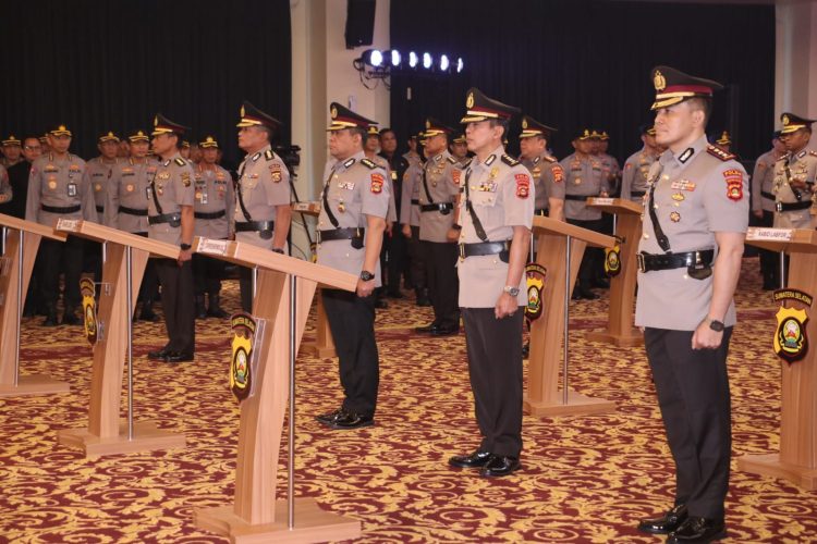 Kapolda Sumsel, Irjen Pol A. Rachmad Wibowo SIK memimpin upacara Serah Terima Jabatan (Sertijab) PJU dan Kapolres jajaran Polda Sumsel