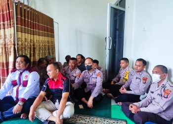Personel Polresta Pangkalpinang mengikuti pembinaan rohani dan mental (Binrohtal) di Mushola Mapolresta Pangkalpinang