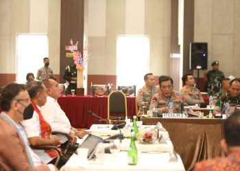 Kapolda Sumut, Irjen Pol RZ Panca Putra Simanjuntak rapat kerja bersama Kemenpora, Kemenparekrap, Pemprov Sumut, Kodam I Bukit Barisan serta Pemerintah Daerah Kabupaten Toba dalam menyukseskan event Internasional Kejuaraan Dunia Perahu Motor Formula (F1H20) Danau Toba di Hotel Labersa, Kamis (12/1/23). (Foto Dok/ Polda Sumut)
