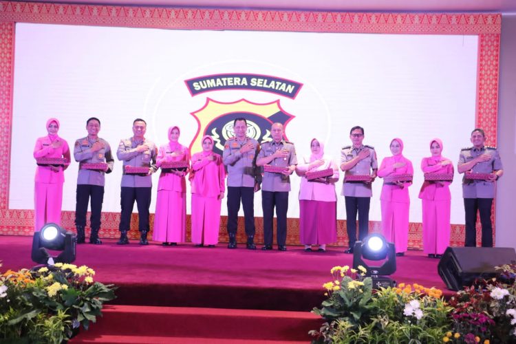 Irjen Pol Rachmad dalam kegiatan kenal pamit PJU Polda Sumsel dan Kapolres Jajaran Polda Sumsel di Auditorium lantai 7, Gedung Utama Presisi Mapolda Sumsel