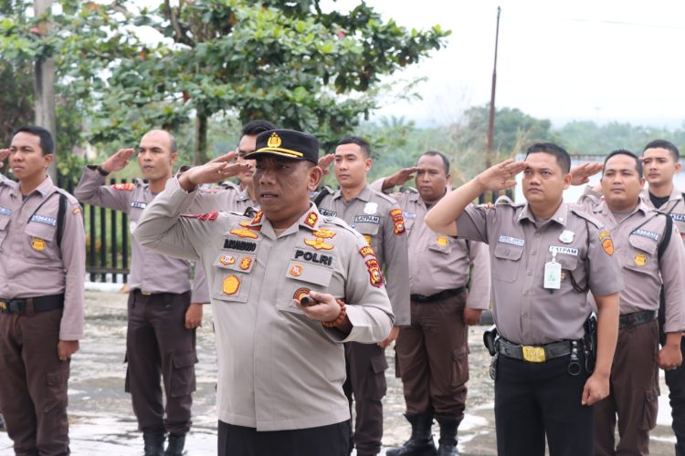 Kapolres Kampar AKBP Didik Priyo Sambodo S.I.K. hadiri kegiatan tabur bunga dalam rangka HUT satpam ke 42 tahun 2022
