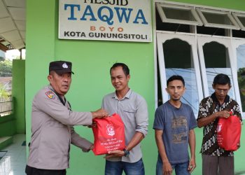 Kepolisian Resor Nias melaksanakan kegiatan “Jumat Curhat” untuk menyampaikan himbauan Kamtibmas dan sekaligus mendengarkan keluhan warga secara langsung