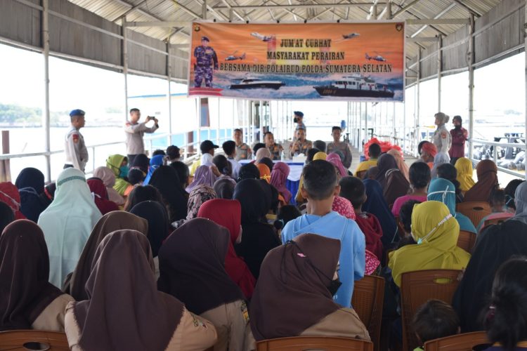 Direktorat Polisi Air dan Udara (Polairud) Polda Sumsel kembali menggelar Jum'at Curhat dan berbagi bersama masyarakat pesisir Sungai Musi