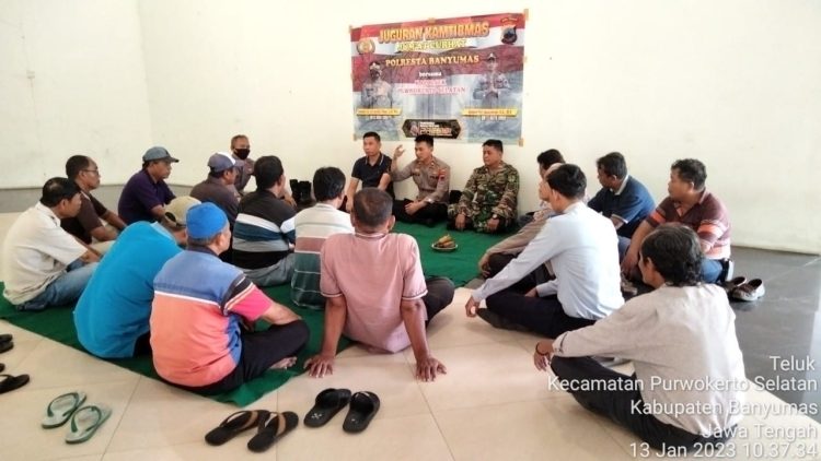 Polsek Purwokerto Selatan Polresta Banyumas Polda Jawa melaksanakan kegiatan Jum'at Curhat Juguran Kamtibmas