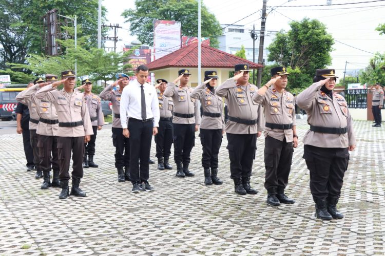 Upacara Hari Kesadaran Nasional di halaman Mapolres Pangkalpinang. Senin (17/1)