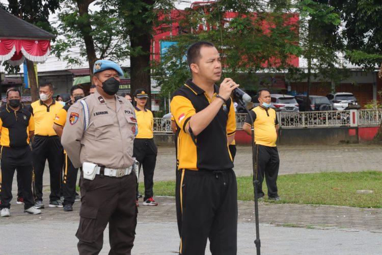 Wakapolres Pematangsiantar Kompol Ismawansa S.I.K MH, memimpin pelaksanaan apel kesiapan kurve serentak dalam rangka mendukung event internasional F1H20 Boat Race (balap perahu) motor internasional