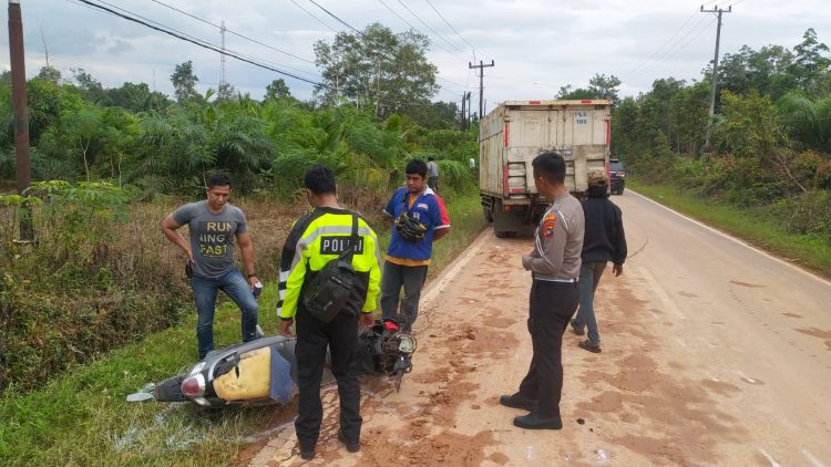 Lakalantas yang terjadi di Jalan Raya Pangkalpinang - Muntok Ds. Mayang Kec. Simpang Teritip Kab. Bangka Barat