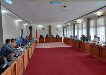 Komisi 1 DPRK Nagan Raya, Senin (16/01/23) menggelar Rapat Dengar Pendapat (RDP) dengan memanggil Pelapor, komisioner KIP, Panwaslih Nagan Raya serta lembaga Jaringan Demokrasi Indonesia (JADI)