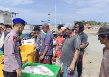 Patroli dialogis maupun sambang dengan warga masyarakat nelayan
