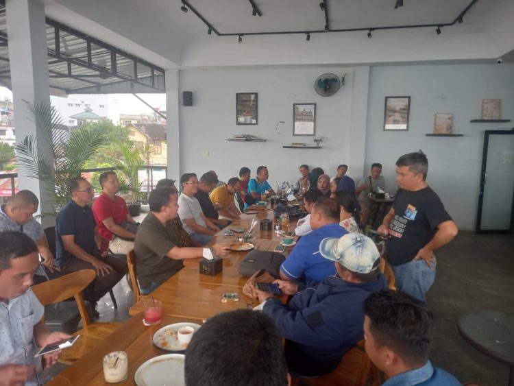 PLN UP3 Pematangsiantar saat temu pers, di Cafe Koffiehuis (Stasiun Kreta Api) Kota Pematangsiantar, Rabu (18/01/2023) siang sekira pukul 14.00 Wib