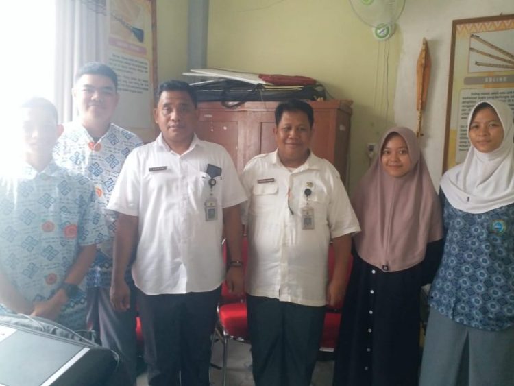 Sekretaris Dinas Pendidikan dan kebudayaan Kabupaten Wajo, Yahya, S.Sos.,M.Si bersama Kepala Bidang Kebudayaan memantau secara langsung latihan peserta Gita Bahana Nusantara