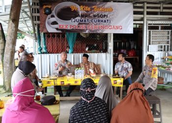 Polsek Gerunggang mengajak masyarakat Kecamatan Gerunggang ngobrol terkait kamtibmas dan pelayanan Kepolisian di wilayah hukum Pangkalpinang. Jumat (20/1/23)