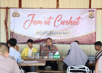 Waka Polres Aceh Barat Kompol Aditia Kusuma, S.I.K., bersama pejabat utama Polres Aceh Barat menggelar kegiatan jum'at curhat bersama kalangan mahasiswa dan kepemudaan