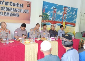 Diskusi bersama Masyarakat dengan Pejabat Utama Polda Sumsel dan Kapolrestabes Palembang di kediaman ketua RT kelurahan 13 Ulu Kec SU II Palembang