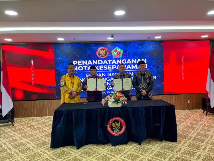 Acara penandatangan Nota Kesepahaman antara Pemerintah Kabupaten Pidie, Provinsi Aceh oleh PJ Bupati Ir WAHYUDI ADISISWANTO dan BANGBANG SURONO, Ak., M.M., C.A.
Sekretaris Utama Badan Nasional Penanggulangan Terorisme