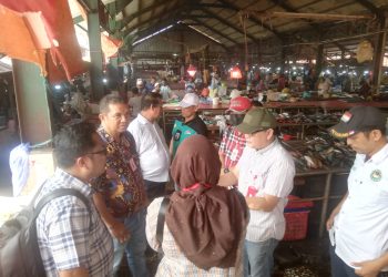 Tiga Direksi berstatus Pejabat Sementara didukung Dewan Pengawas melaksanakan kunjungan lapangan, untuk menginventarisir permasalahan dan kondisi pasar secara langsung