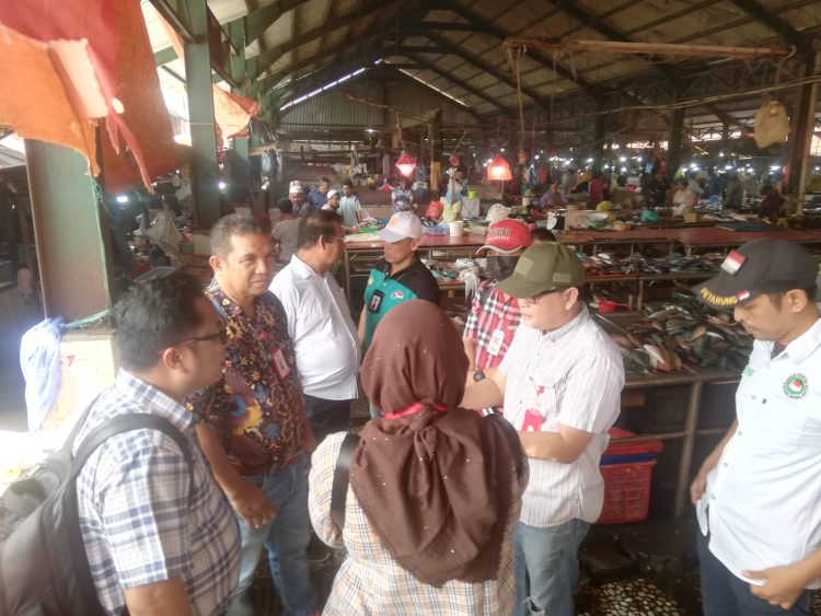 Tiga Direksi berstatus Pejabat Sementara didukung Dewan Pengawas melaksanakan kunjungan lapangan, untuk menginventarisir permasalahan dan kondisi pasar secara langsung