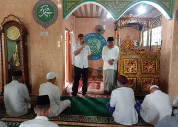 Camat Pedamaran M. Saman. S.IP. M. Si melaksanakan safari Sholat Jum'at pertamanya di masjid Suhada desa Pedamaran 1