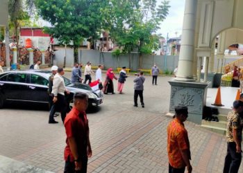 Presiden Republik Indonesia, Joko Widodo menunaikan Ibadah Sholat Jumat di Masjid Raya Ahmad Yani Manado