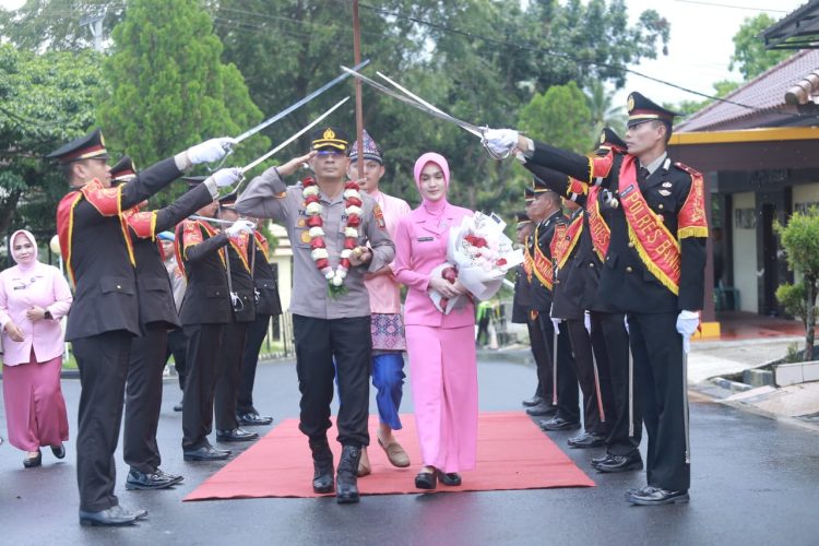 Kegiatan penyambutan Farewell dan Laporan kesatuan bertempat di Mapolres Bangka