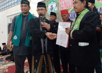 Penyerahan SK Pengukuhan Pengurus FBR Gardu 026 (G.026 )  Jaticempaka Pondok Gede Kota Bekasi oleh Ketua Umum FBR yang diwakili Ustad Daniel kepada Ketua terpilih periode 2022 - 2025 Abang Nasarudin