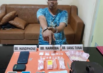 Jajaran Polsek Siak Hulu berhasil mengamankan seorang pelaku Narkoba jenis shabu-shabu, dari hasil penggeledahan ditemukan 14 paket Narkoba
